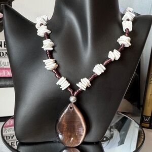 Elegant Purpke and White Necklace